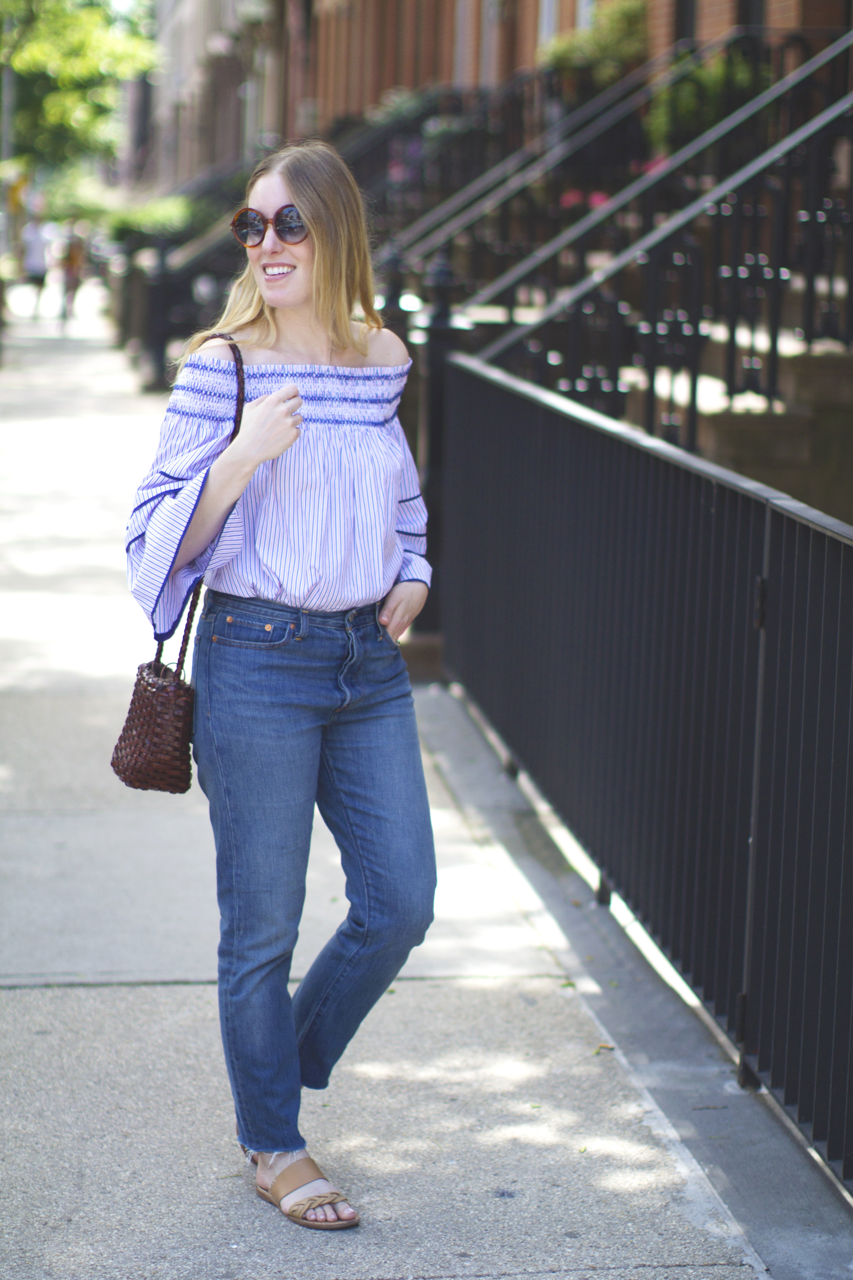 How to Wear the 'Mom Jean' Trend