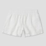 White elastic-waist shorts for casual summer outfits